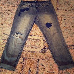 GAP embroidered boyfriend jeans/Size 8